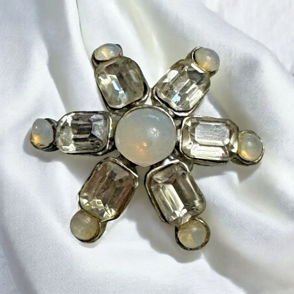 Vintage Rhinestone Starburst Brooch – 1.25 Inches, Silvertone